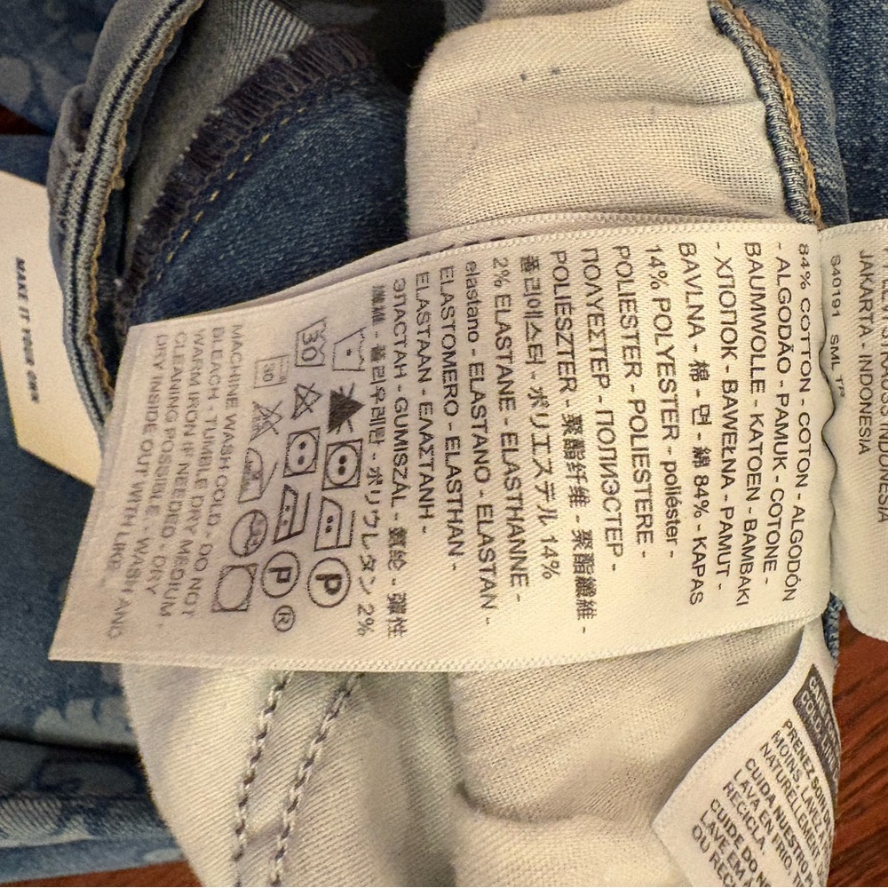 NWT Levi's Custom Hello Kitty Jeans - Picture 5 of 7